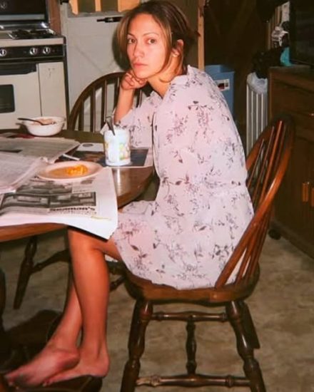 ¿Puedes reconocerla? Una rara foto de los años 90 muestra a una joven estrella de Hollywood antes de convertirse en una superestrella mundial.