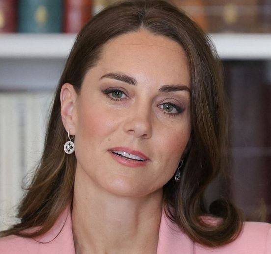 “Hej då, Kate”: Kungafamiljen är förkrossad, Kate Middleton har just förlorat sin kamp mot… Se den första kommentaren.