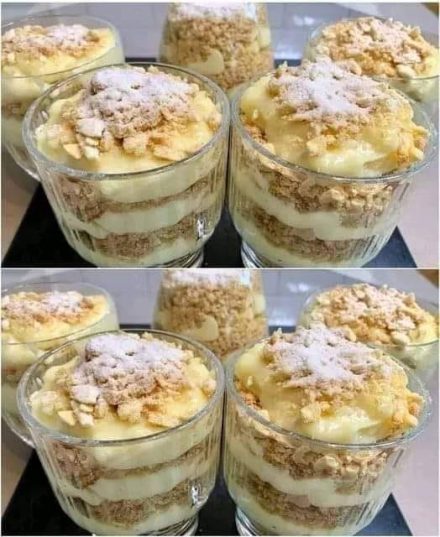 När jag är lat gör jag alltid den här efterrätten. “Napoleon i glas”: du behöver bara slicka dig om fingrarna. Ät upp på 2 minuter